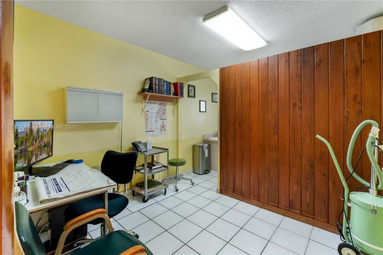 9950 SW 40th St, Miami, FL 33165 Photo