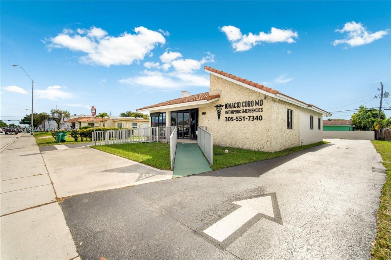 9950 SW 40th St, Miami, FL 33165 Photo