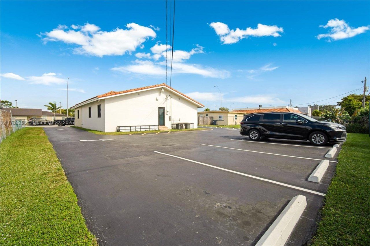 9950 SW 40th St, Miami, FL 33165 Photo