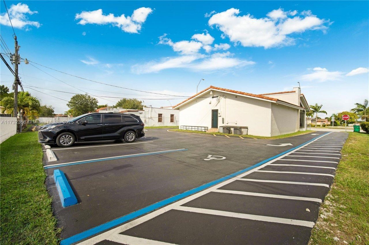 9950 SW 40th St, Miami, FL 33165 Photo