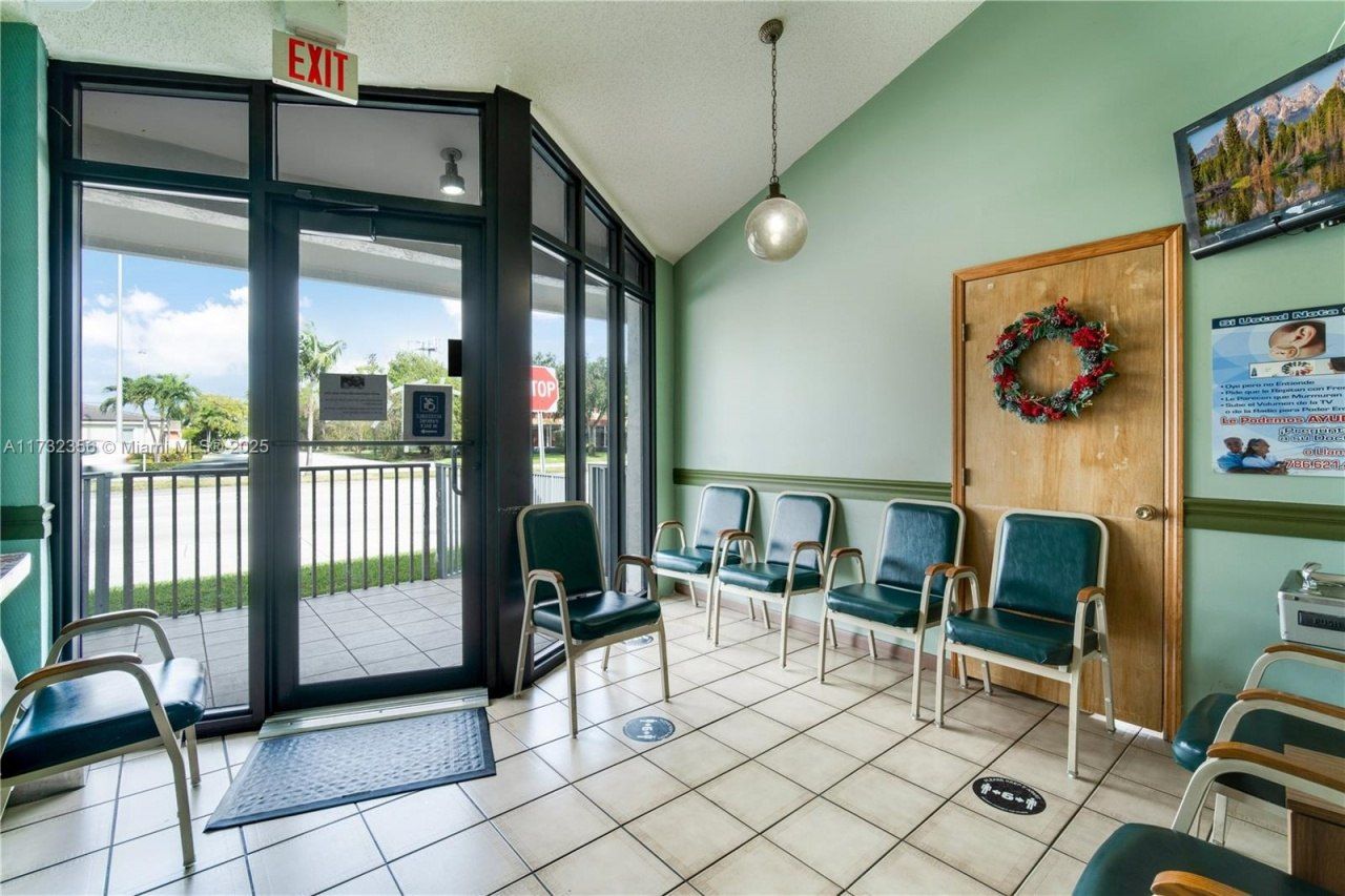 9950 SW 40th St, Miami, FL 33165 Photo