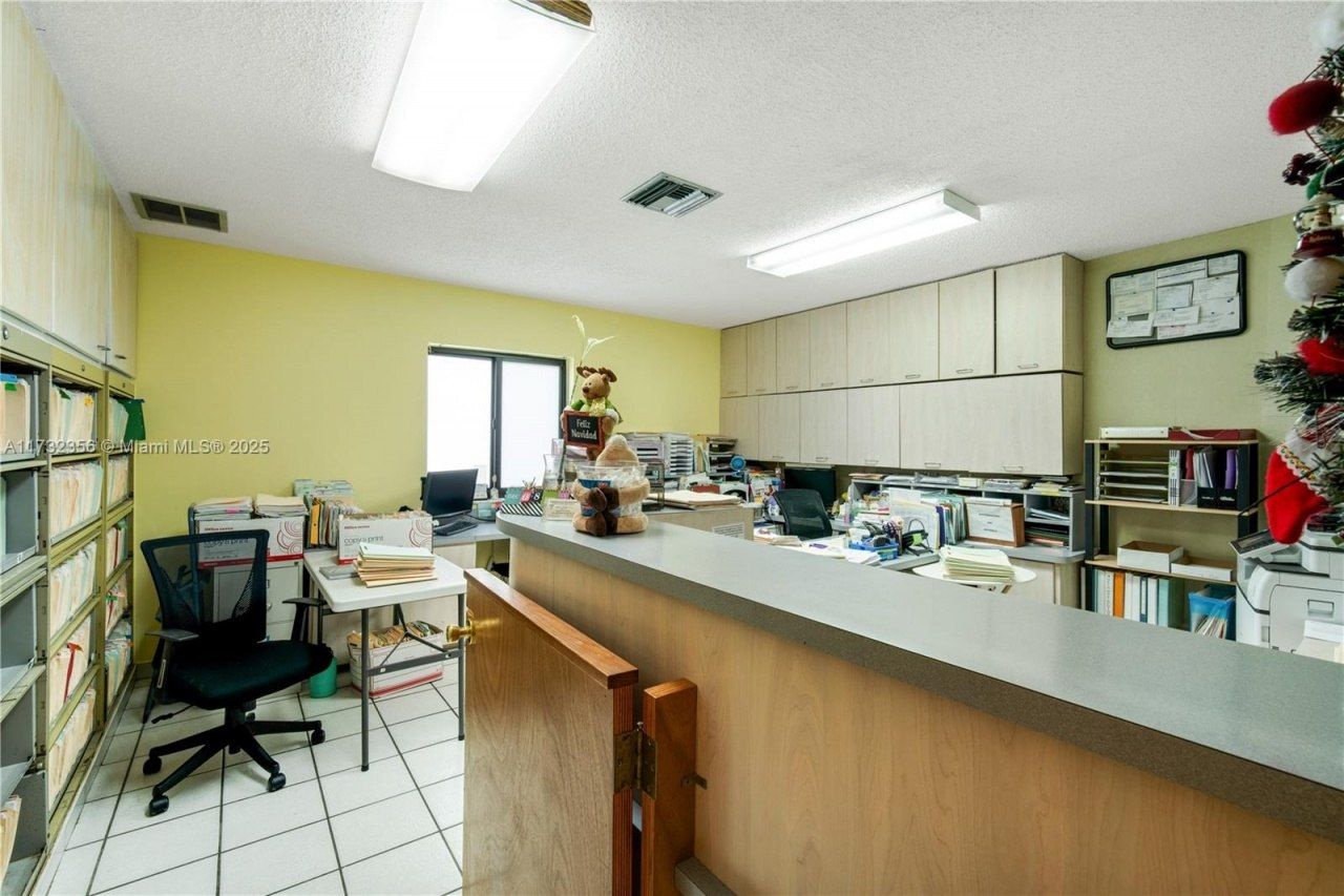 9950 SW 40th St, Miami, FL 33165 Photo