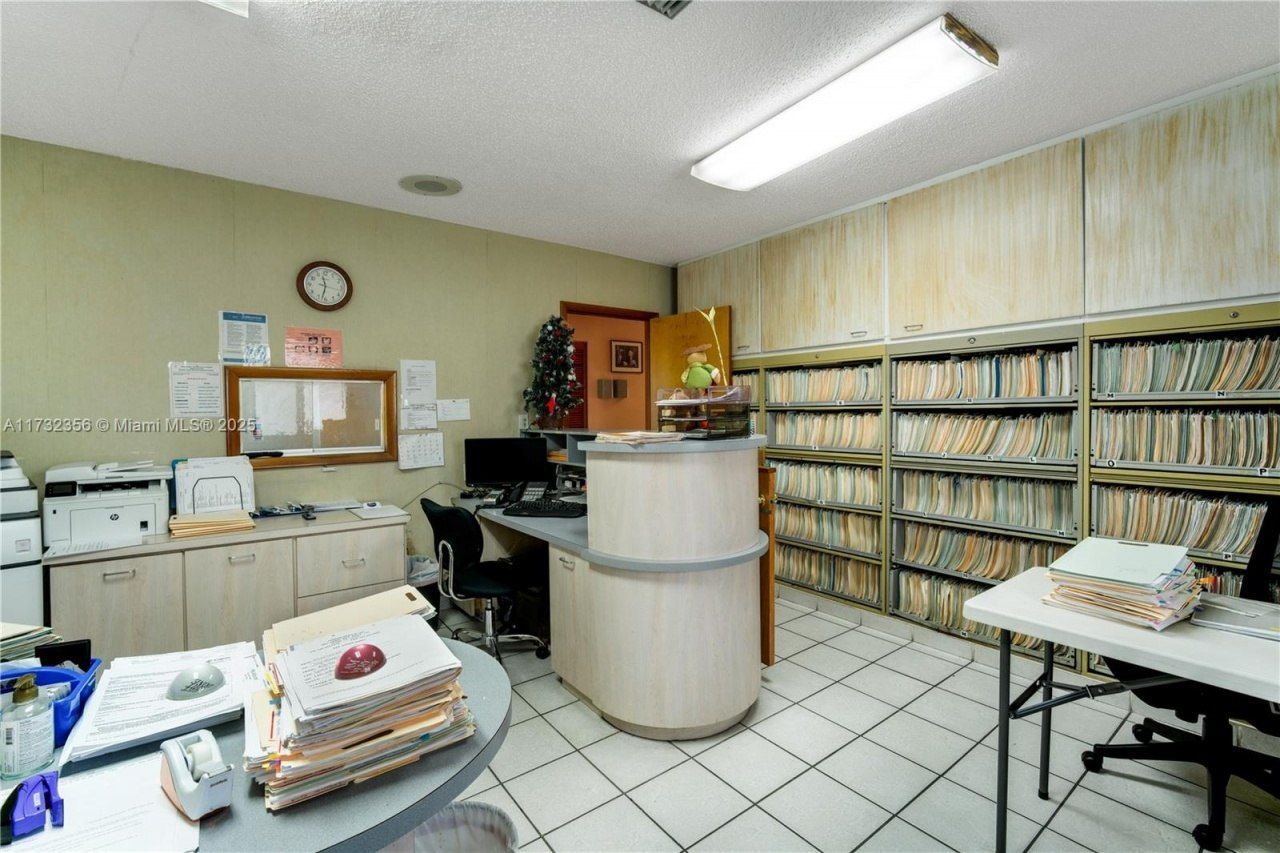 9950 SW 40th St, Miami, FL 33165 Photo