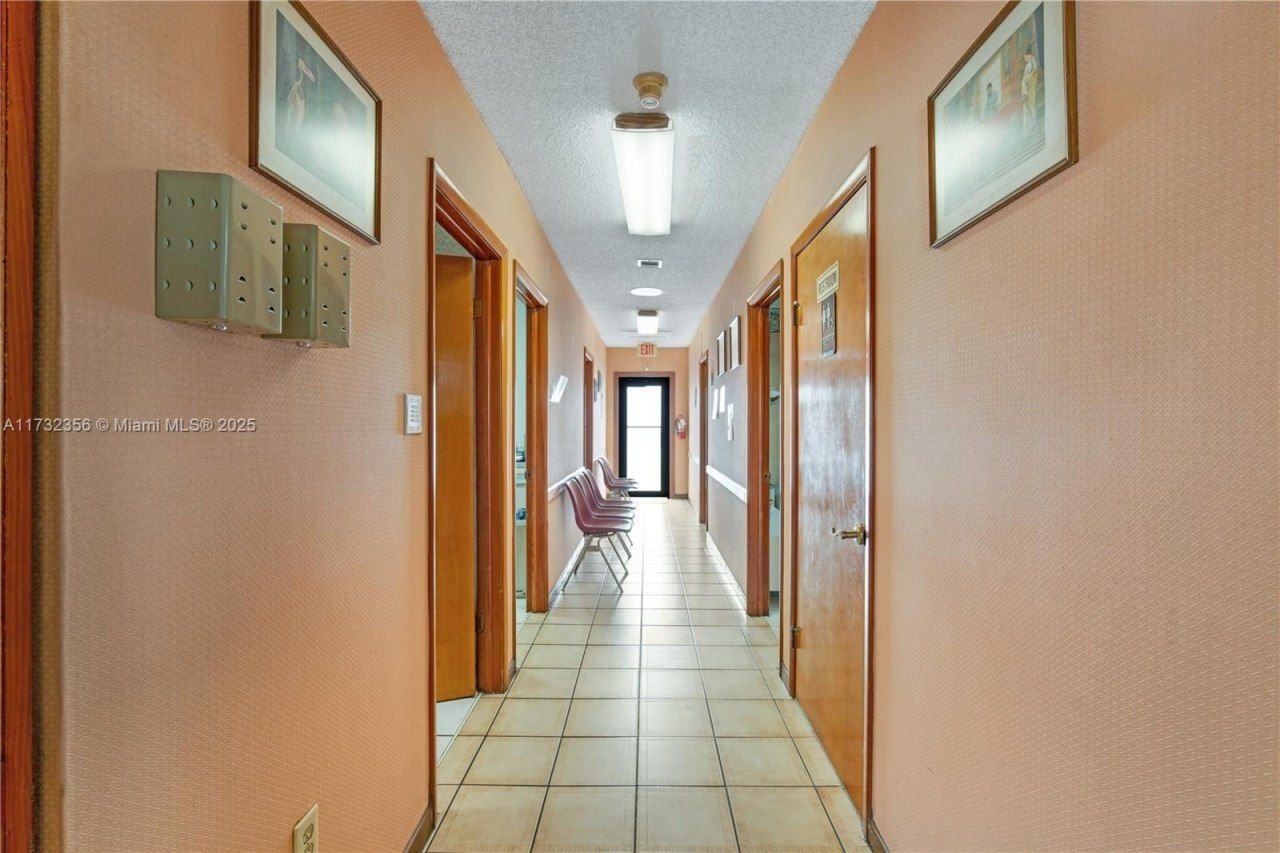 9950 SW 40th St, Miami, FL 33165 Photo