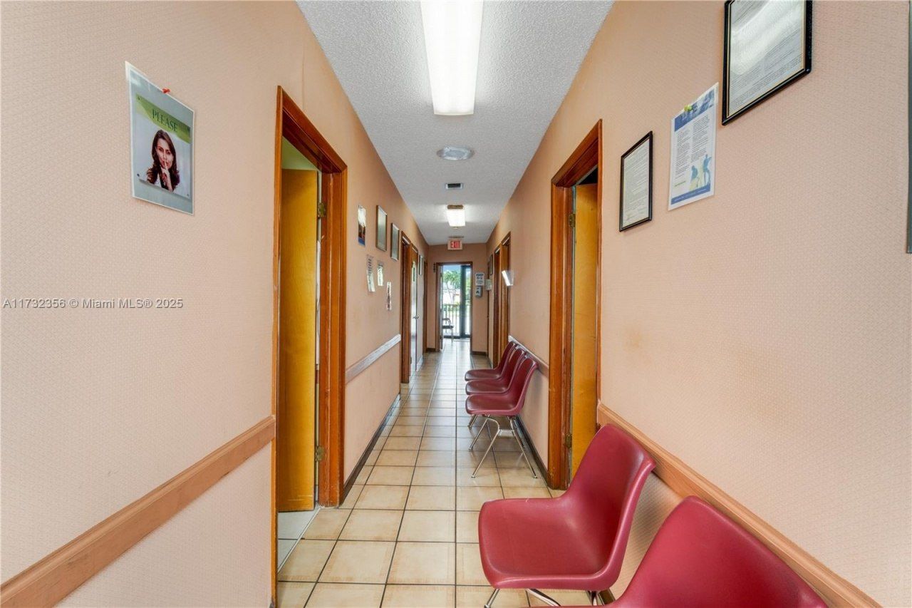 9950 SW 40th St, Miami, FL 33165 Photo