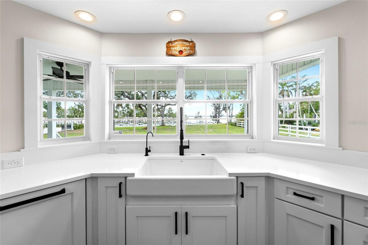 724 Bayshore Drive, Terra Ceia, FL 34250 Photo