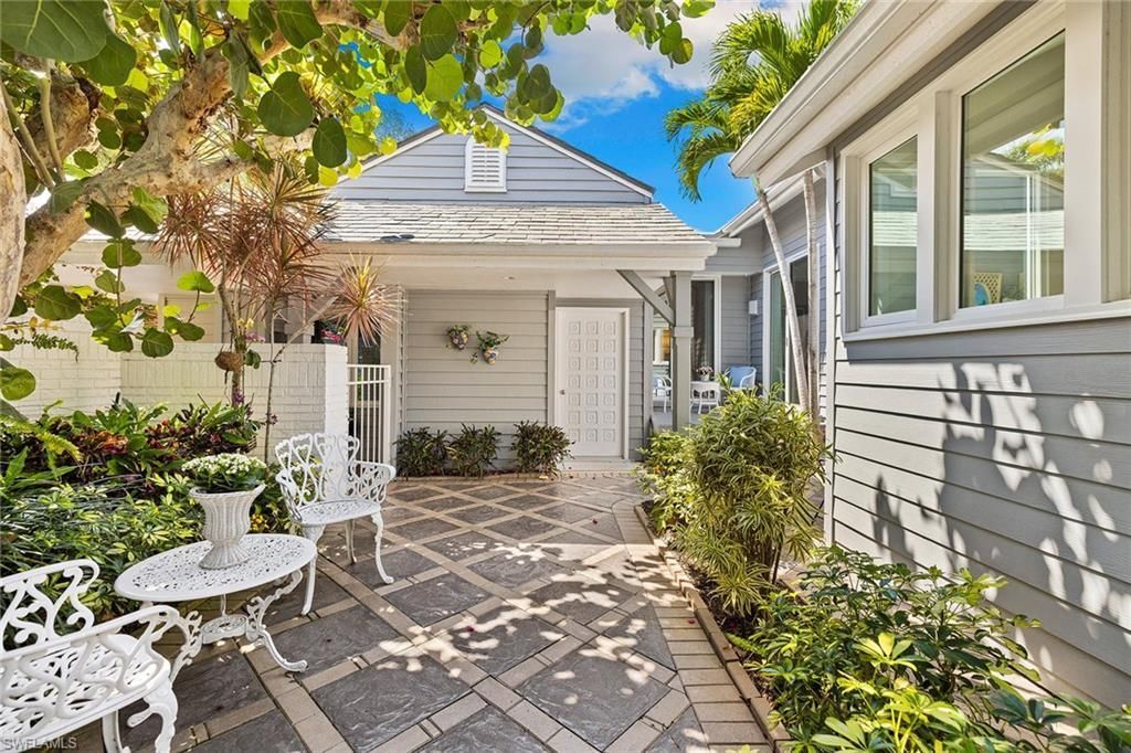 643 Bridgeway Ln, Naples, FL 34108 Photo