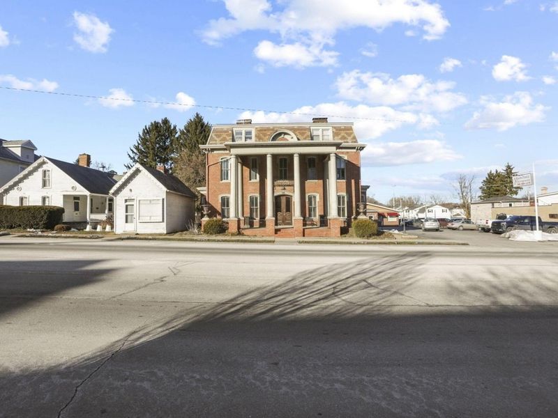 355 E Main Street, Lancaster, OH 43130 Photo 2