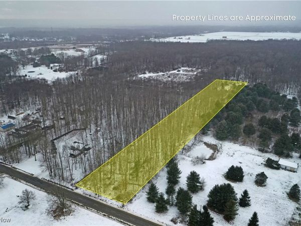 Kale Adams Road SW, Warren, OH 44481