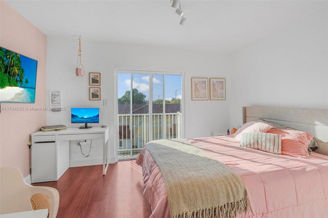 2196 NE 167th St, Unit 1-114, North Miami Beach, FL 33162 Photo