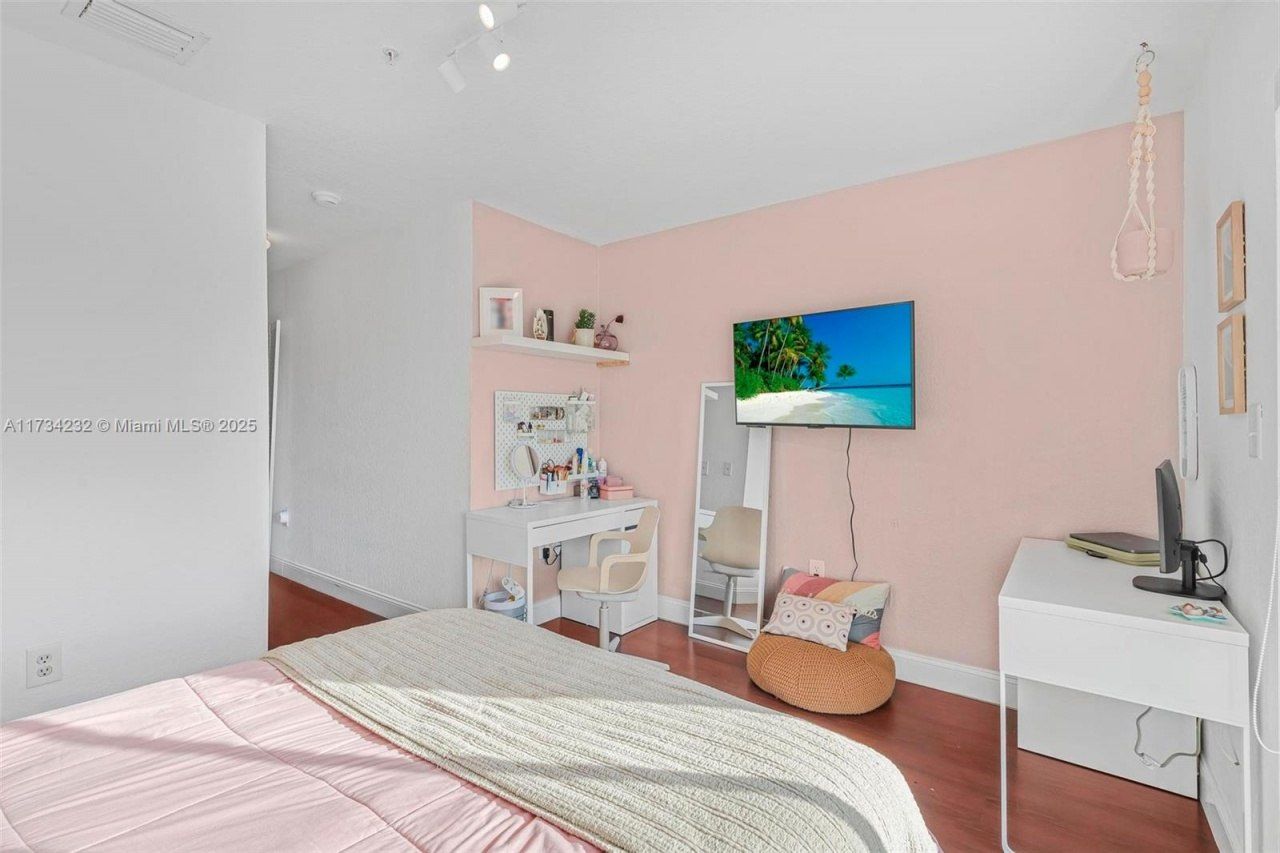 2196 NE 167th St, Unit 1-114, North Miami Beach, FL 33162 Photo