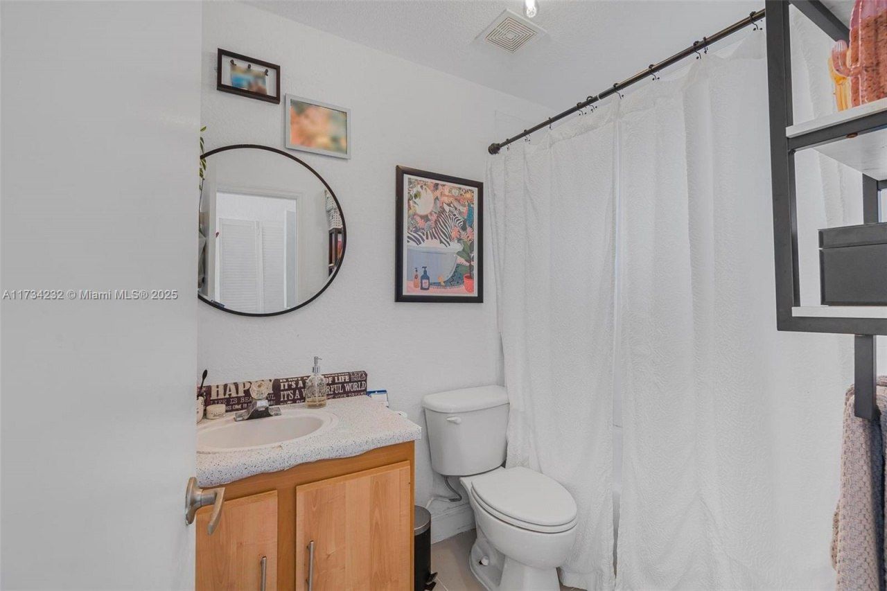 2196 NE 167th St, Unit 1-114, North Miami Beach, FL 33162 Photo
