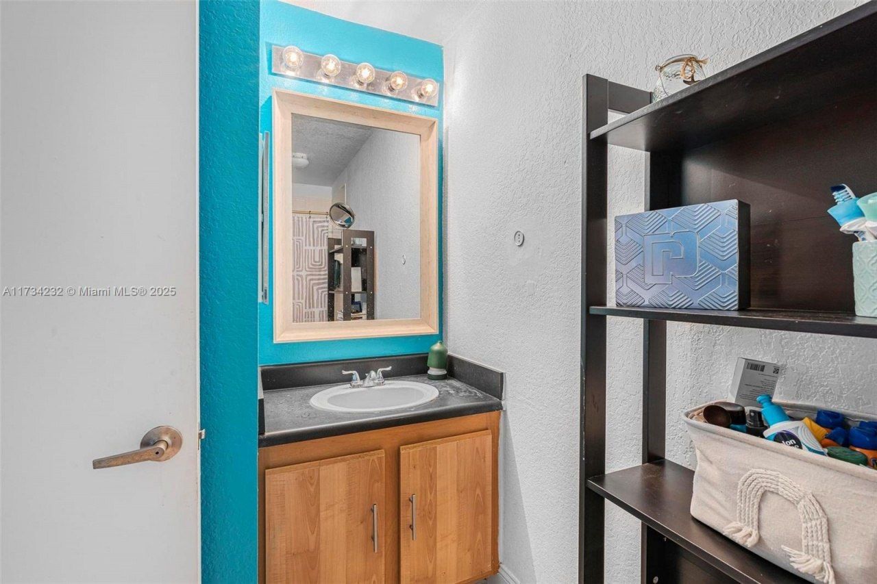 2196 NE 167th St, Unit 1-114, North Miami Beach, FL 33162 Photo