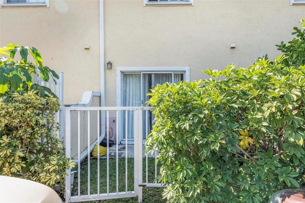 2196 NE 167th St, Unit 1-114, North Miami Beach, FL 33162 Photo