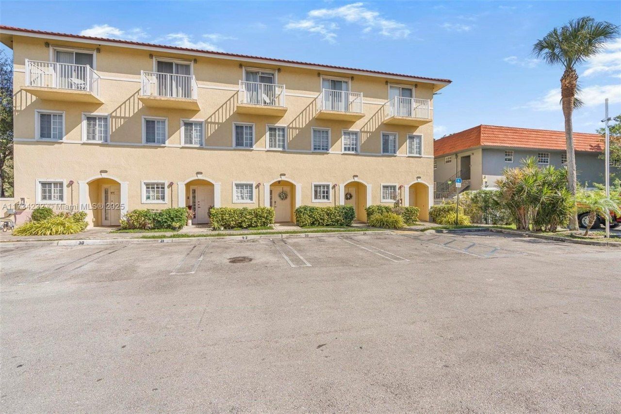 2196 NE 167th St, Unit 1-114, North Miami Beach, FL 33162 Photo