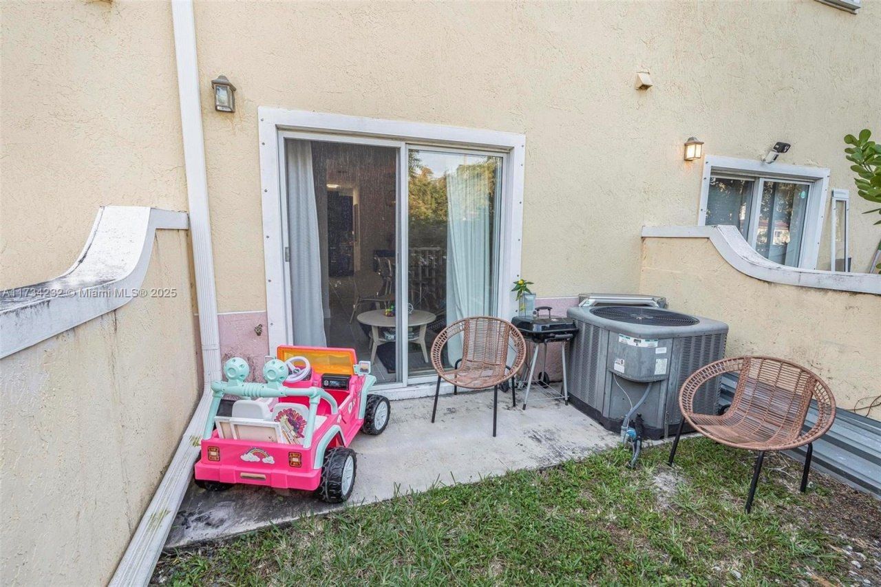 2196 NE 167th St, Unit 1-114, North Miami Beach, FL 33162 Photo