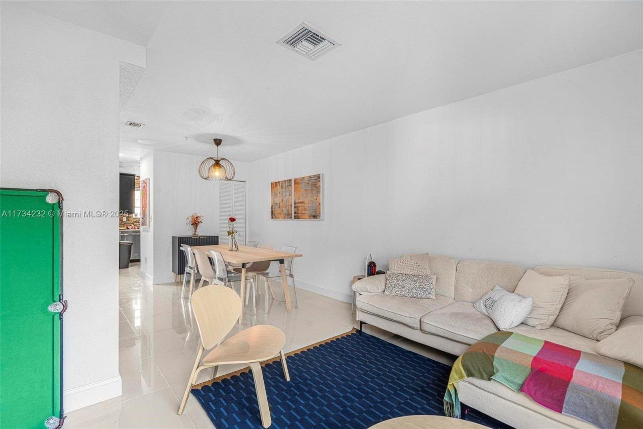 2196 NE 167th St, Unit 1-114, North Miami Beach, FL 33162 Photo