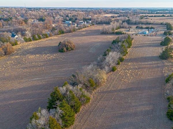 201 S Monocoupe Lane, Mustang, OK 73064