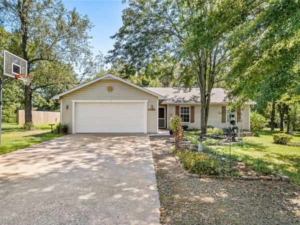 1108 SE 34th Street, Bentonville, AR 72712