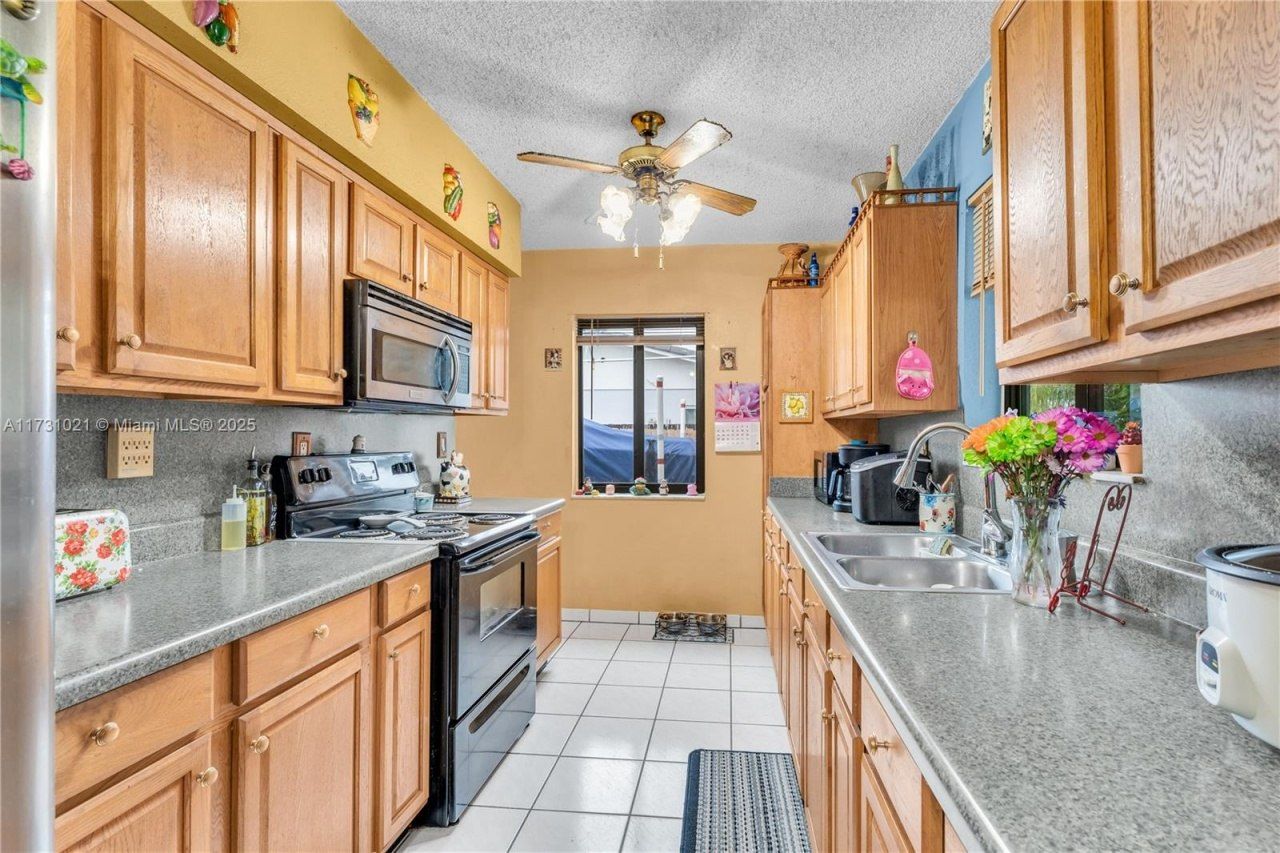 11925 SW 182nd Ter, Miami, FL 33177 Photo