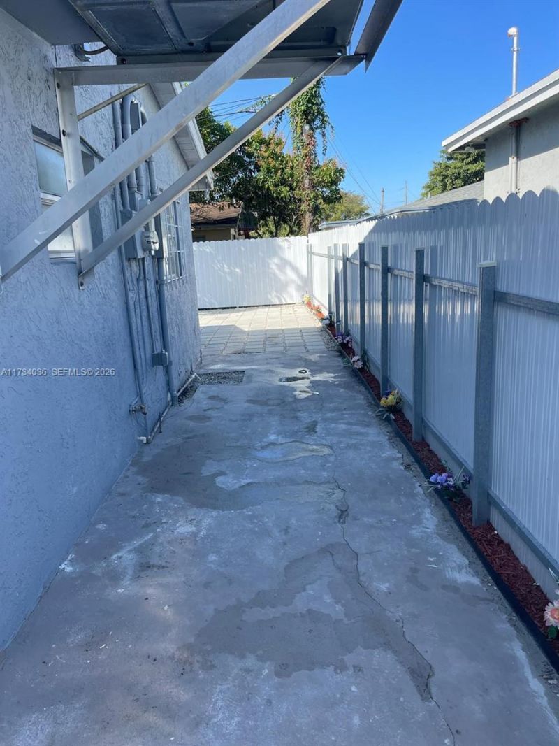 1187 NW 29th Ter, Fort Lauderdale, FL 33311 Photo