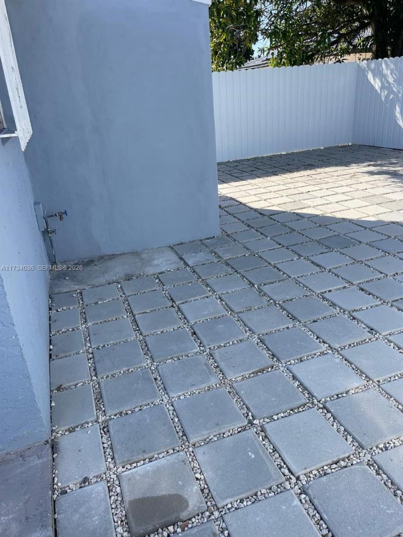 1187 NW 29th Ter, Fort Lauderdale, FL 33311 Photo