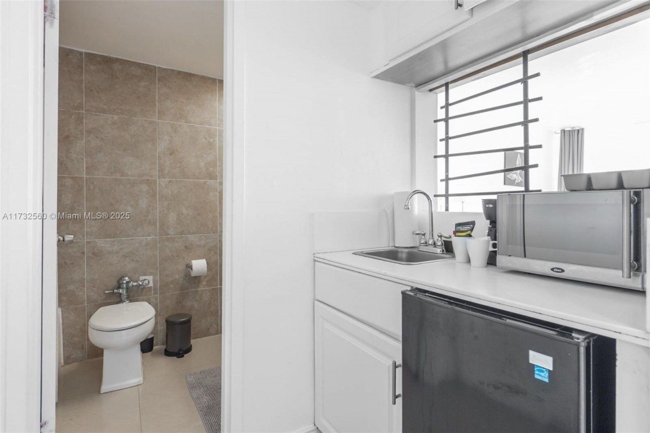 5445 Collins Ave, Unit 1623, Miami Beach, FL 33140 Photo