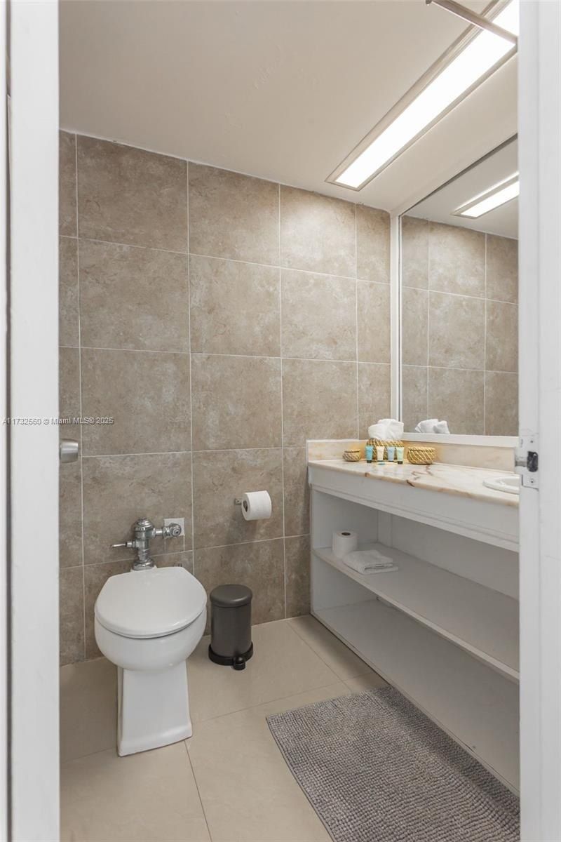 5445 Collins Ave, Unit 1623, Miami Beach, FL 33140 Photo