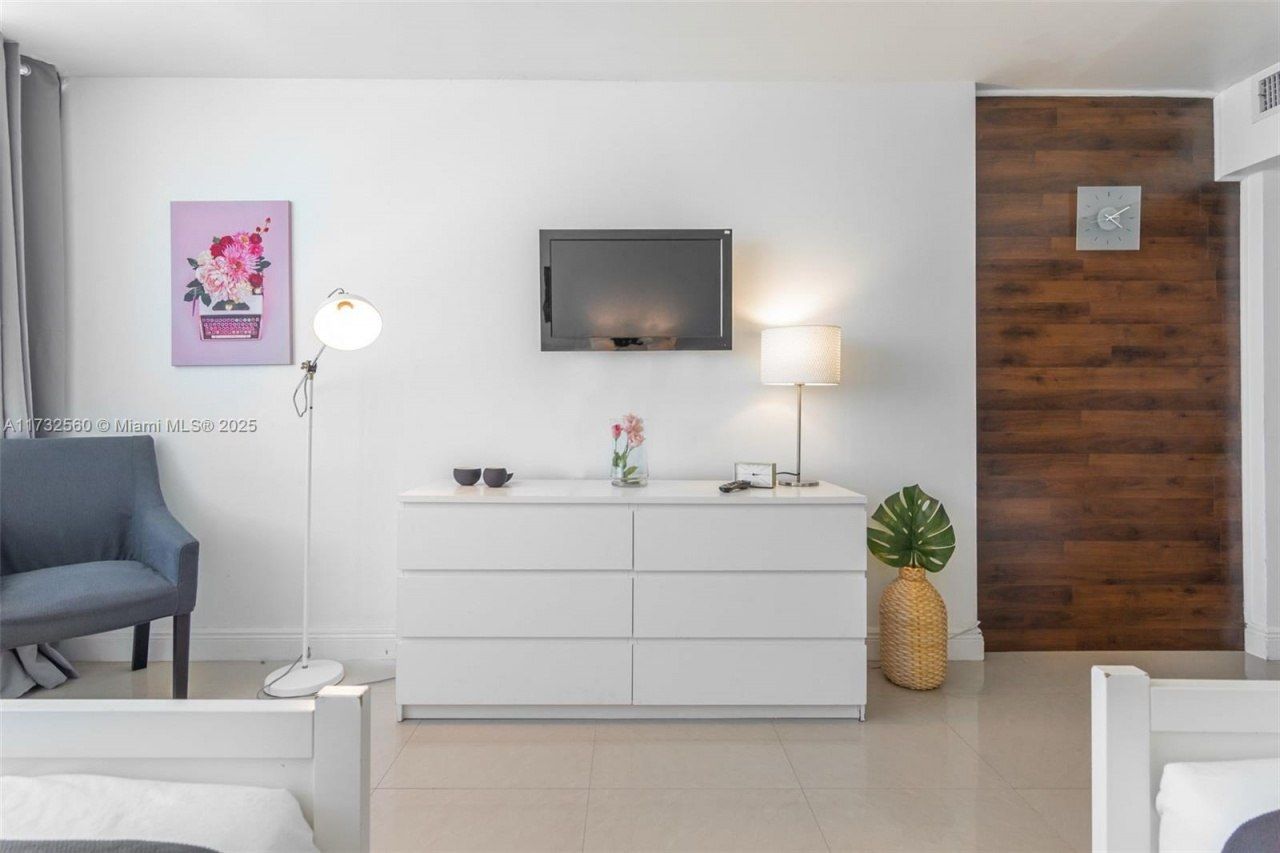 5445 Collins Ave, Unit 1623, Miami Beach, FL 33140 Photo