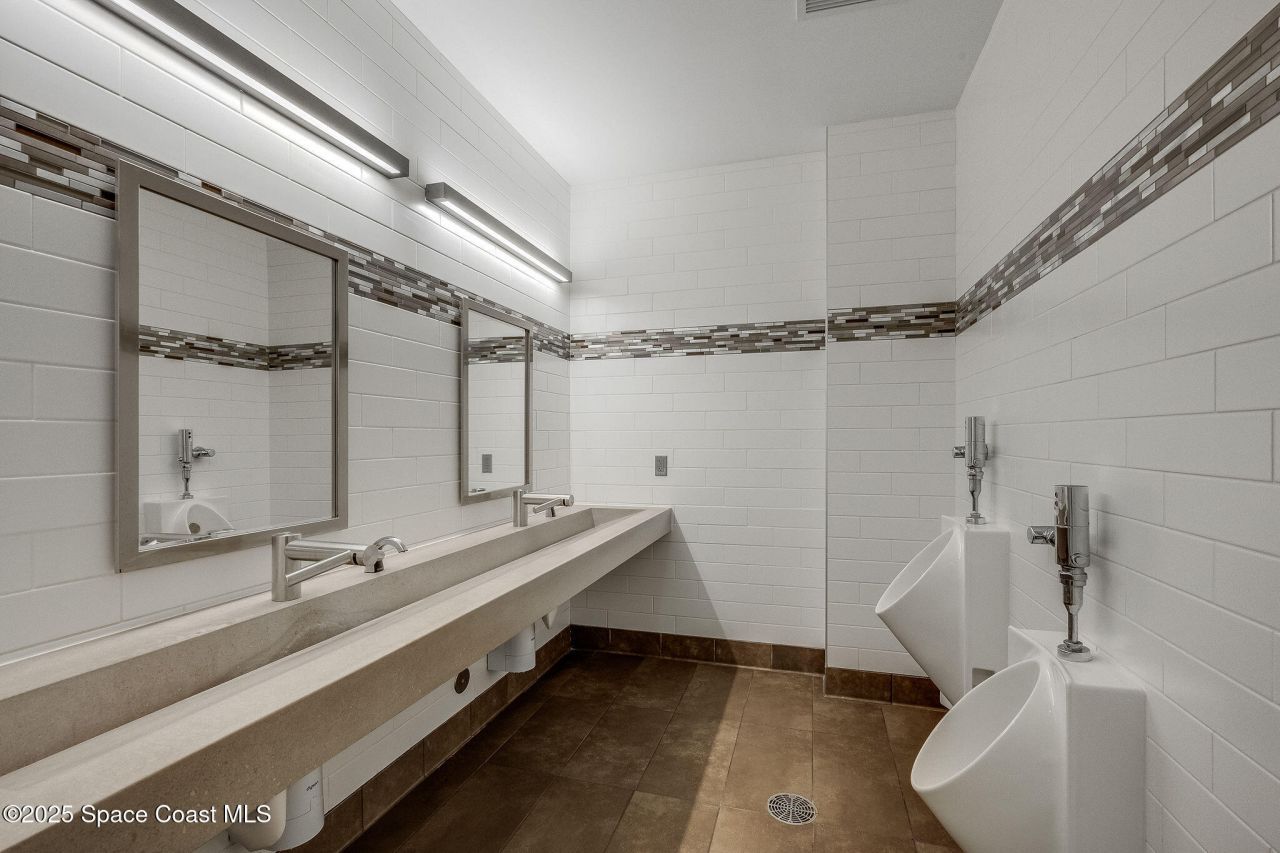 1050 Satcom Lane, Melbourne, FL 32940 Photo