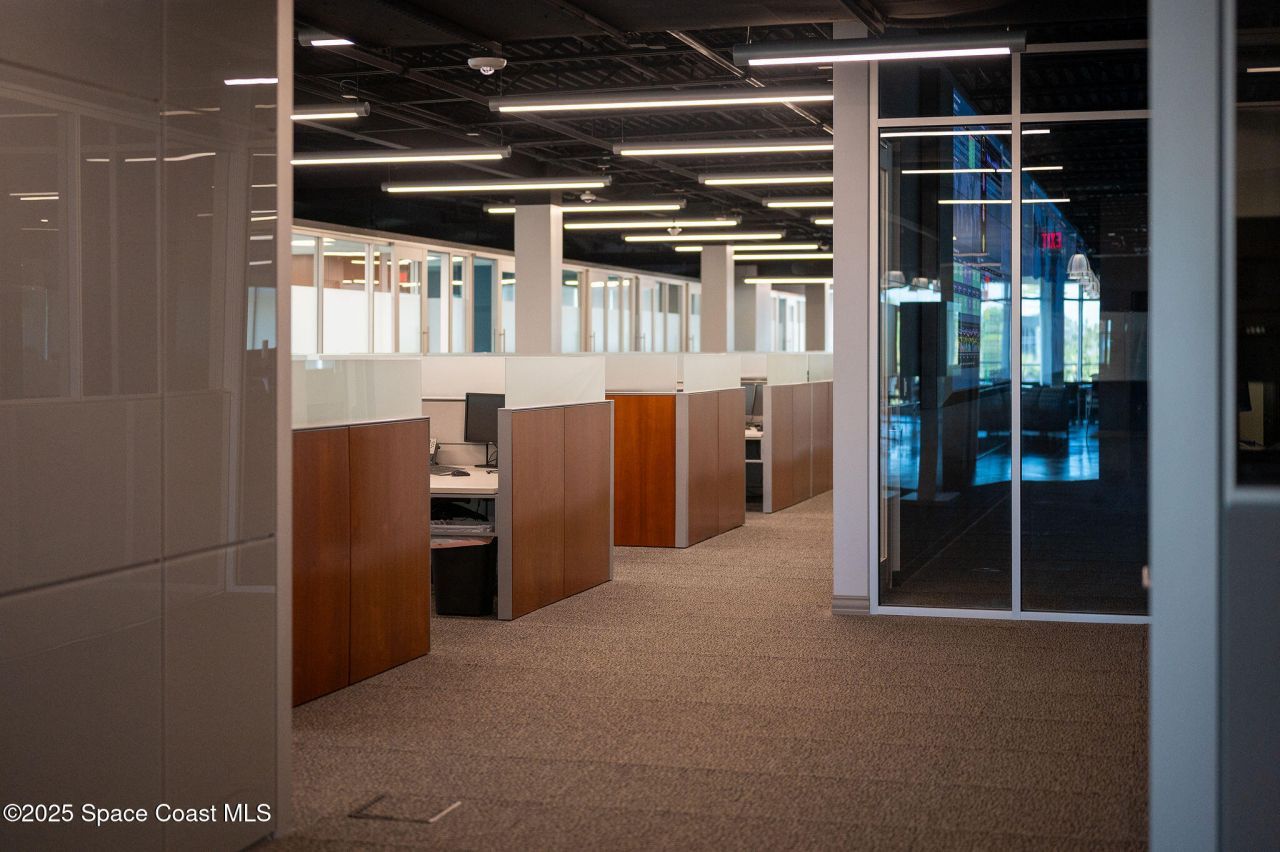 1050 Satcom Lane, Melbourne, FL 32940 Photo