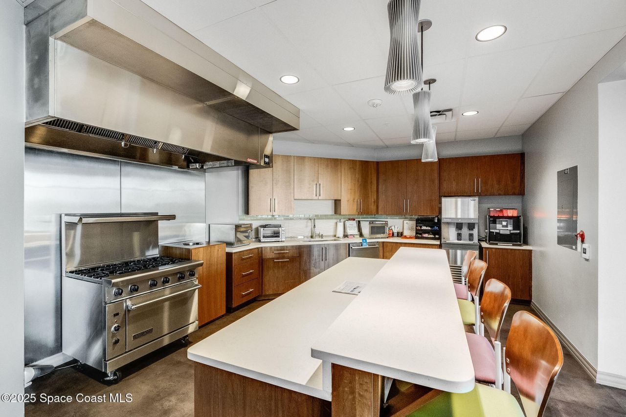 1050 Satcom Lane, Melbourne, FL 32940 Photo