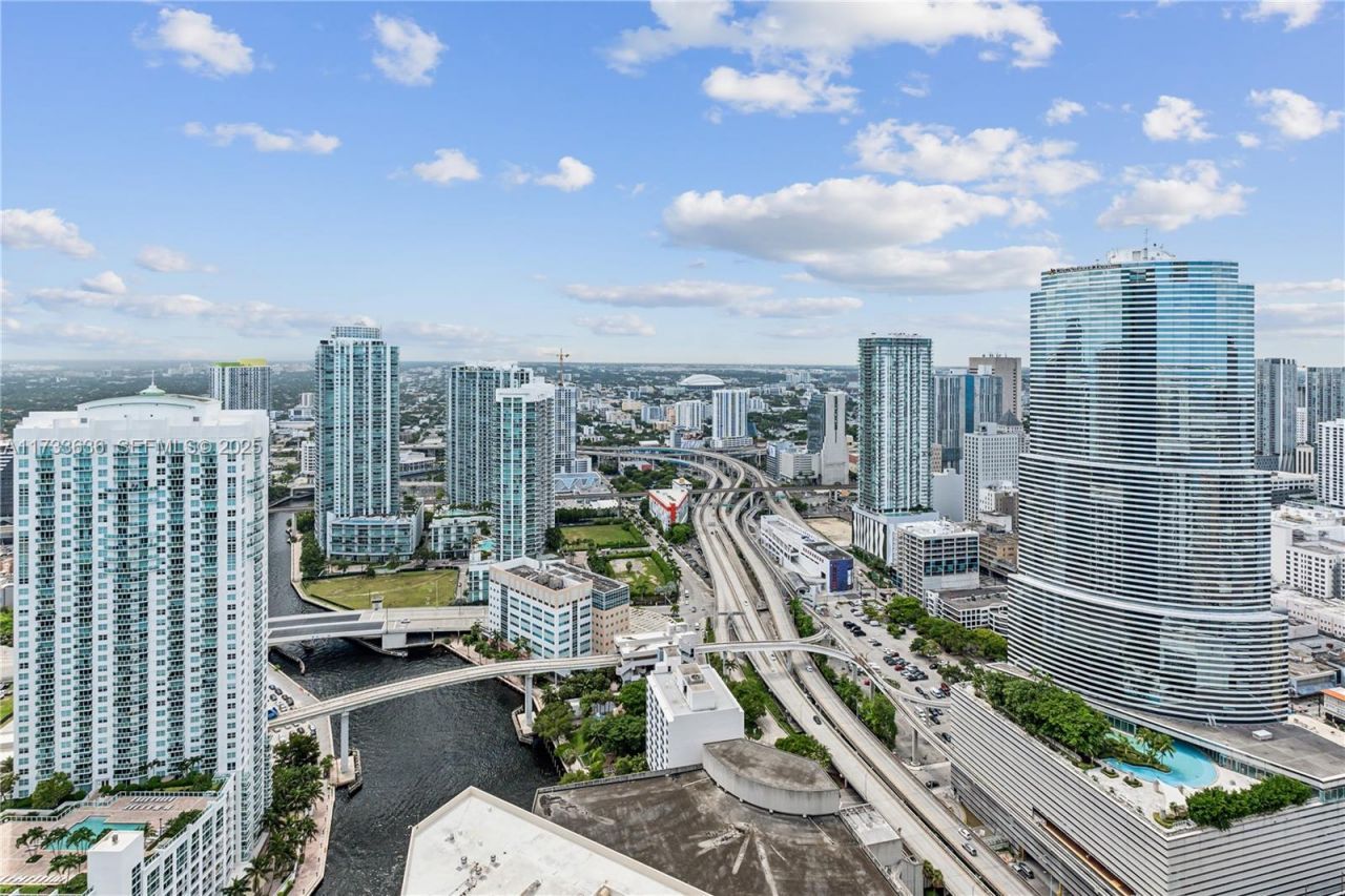 200 Biscayne Boulevard Way, Unit 4912, Miami, FL 33131 Photo