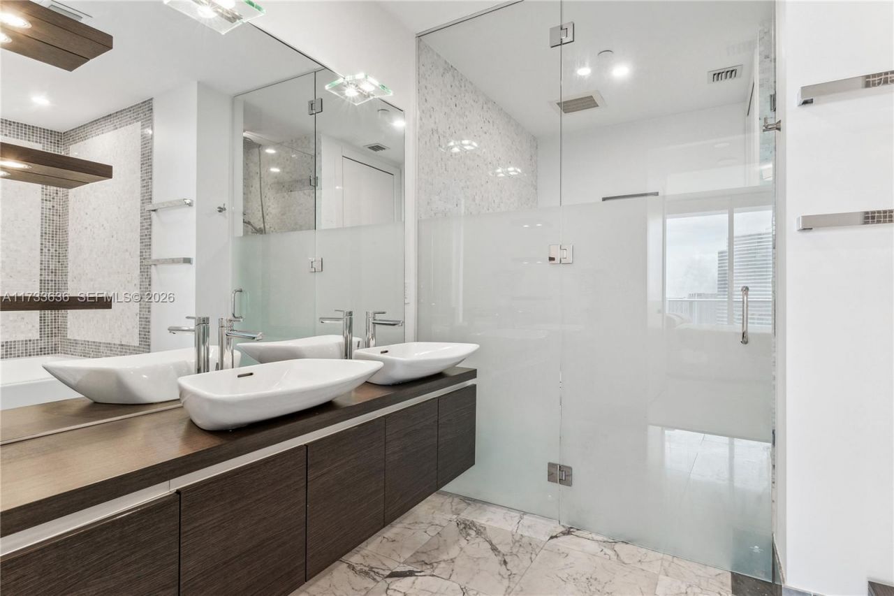 200 Biscayne Boulevard Way, Unit 4912, Miami, FL 33131 Photo