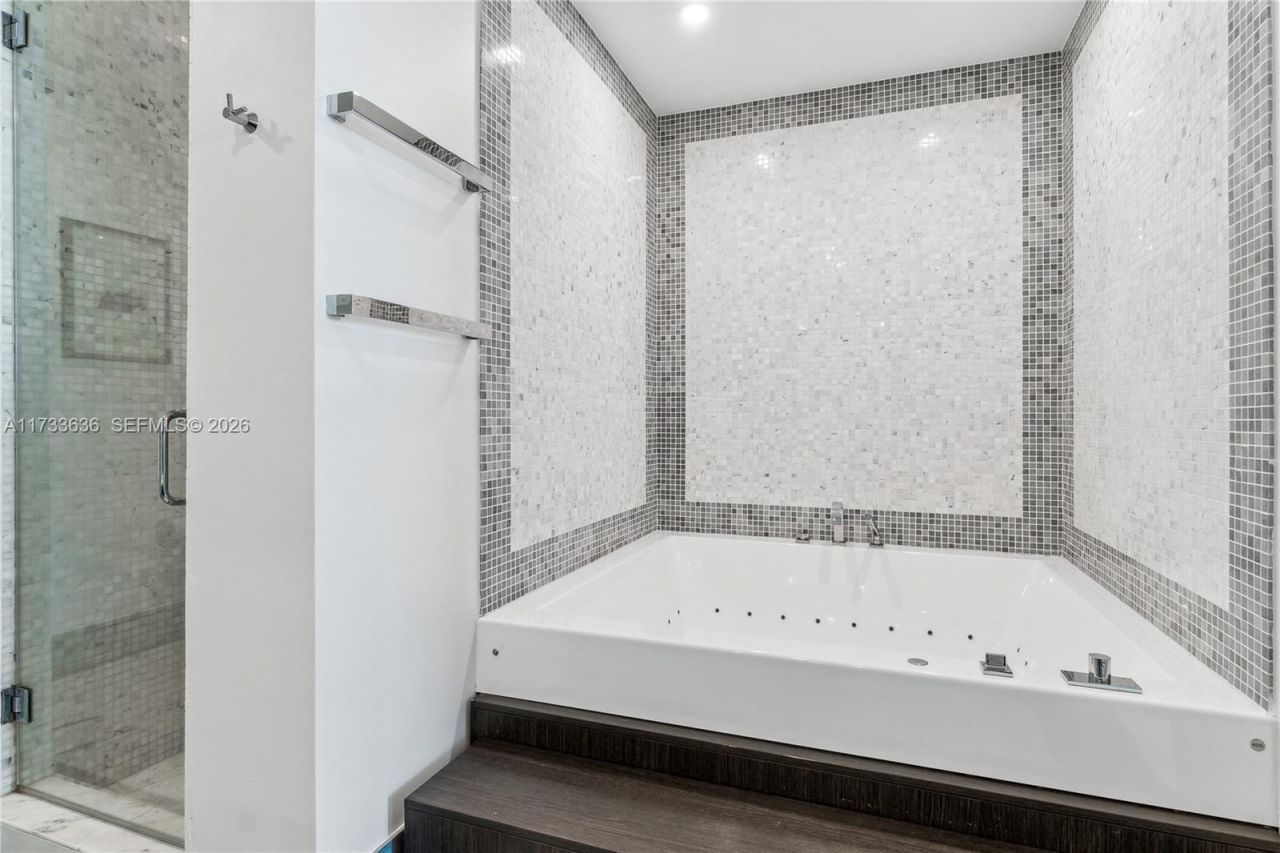 200 Biscayne Boulevard Way, Unit 4912, Miami, FL 33131 Photo