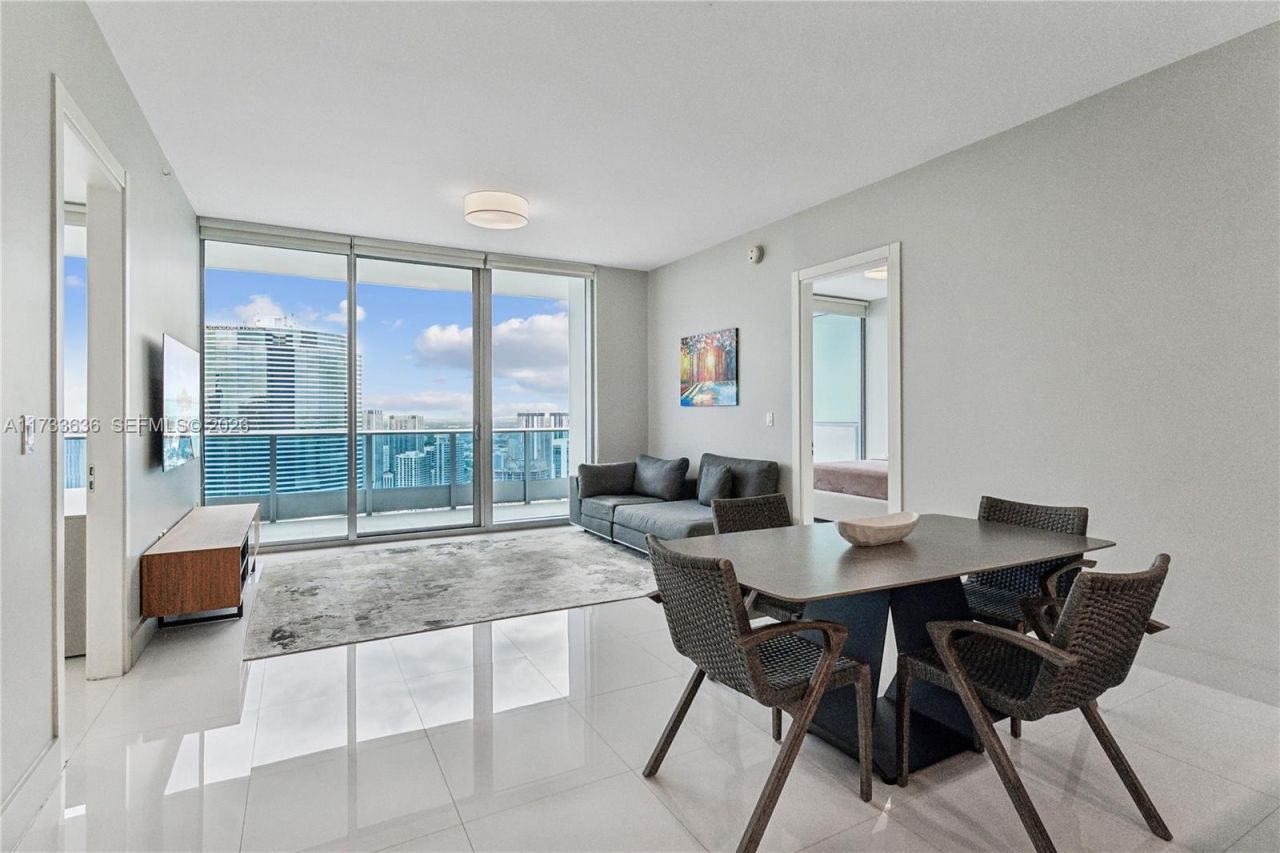 200 Biscayne Boulevard Way, Unit 4912, Miami, FL 33131 Photo