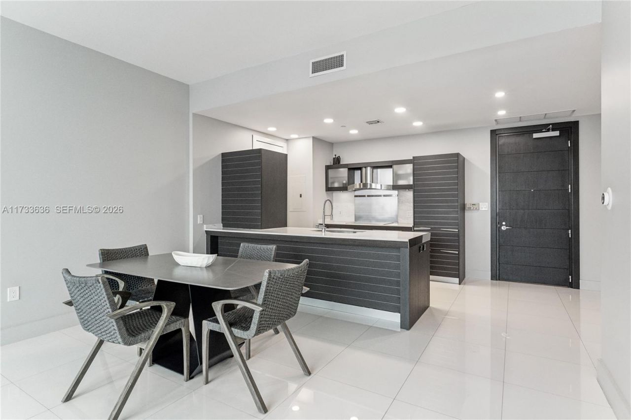 200 Biscayne Boulevard Way, Unit 4912, Miami, FL 33131 Photo