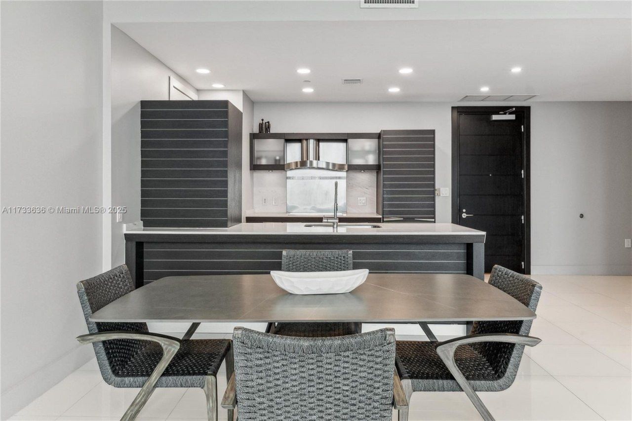 200 Biscayne Boulevard Way, Unit 4912, Miami, FL 33131 Photo