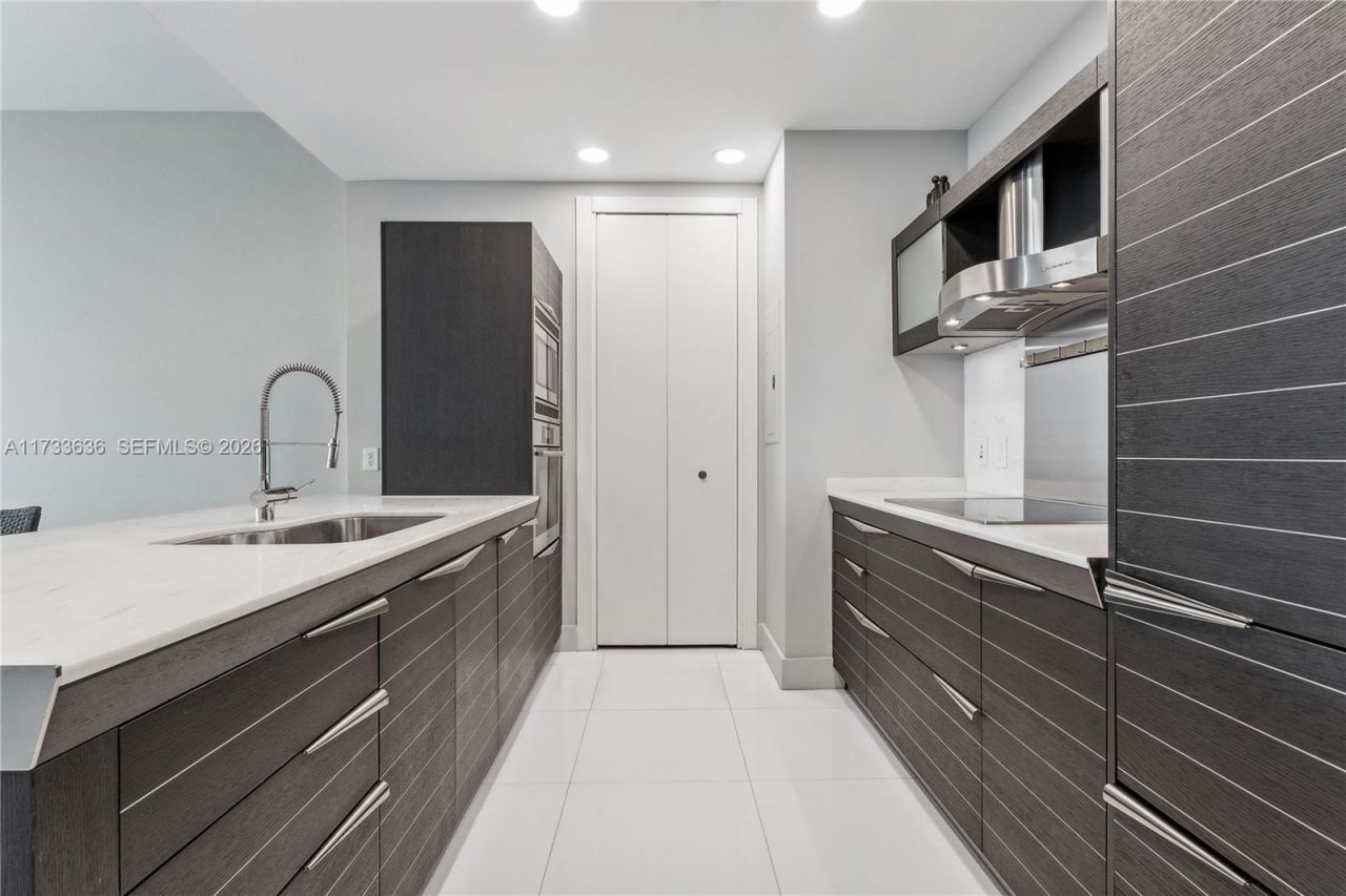 200 Biscayne Boulevard Way, Unit 4912, Miami, FL 33131 Photo