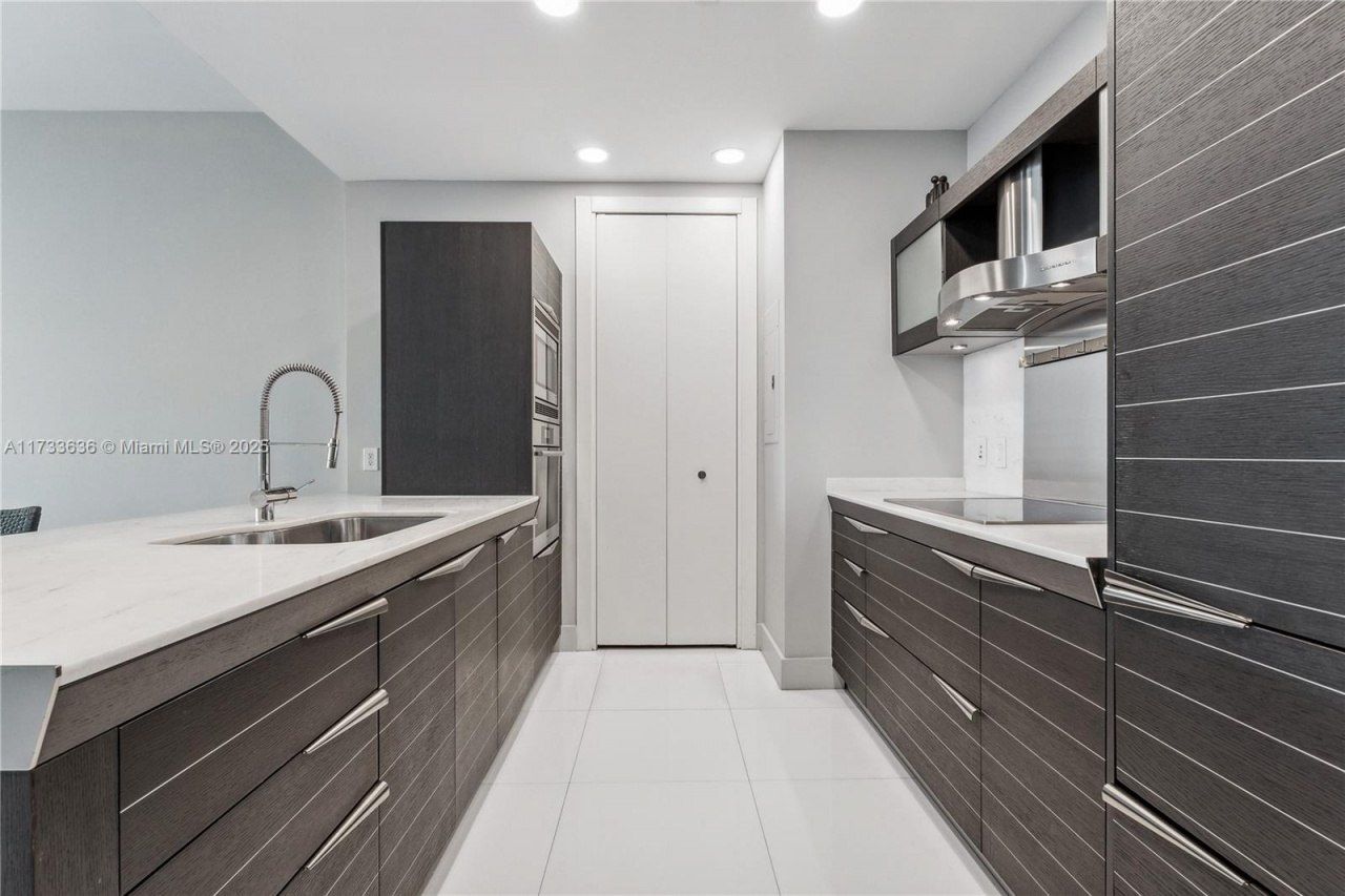 200 Biscayne Boulevard Way, Unit 4912, Miami, FL 33131 Photo