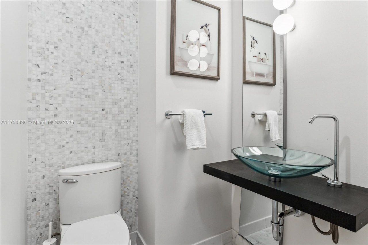 200 Biscayne Boulevard Way, Unit 4912, Miami, FL 33131 Photo