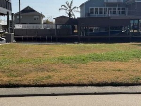 4943 FRAN Lane, Barataria, LA 70036