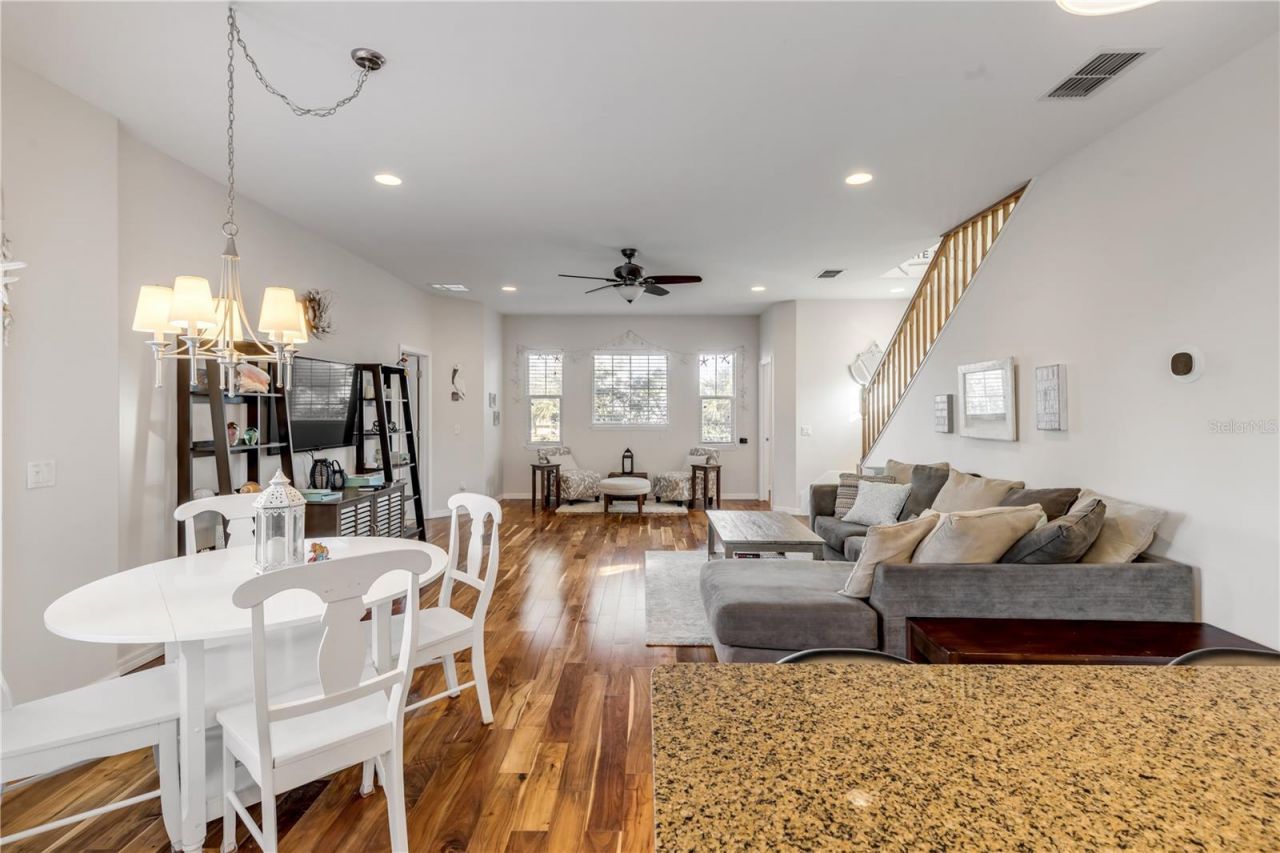 201 S Cooper Street, New Smyrna Beach, FL 32169 Photo