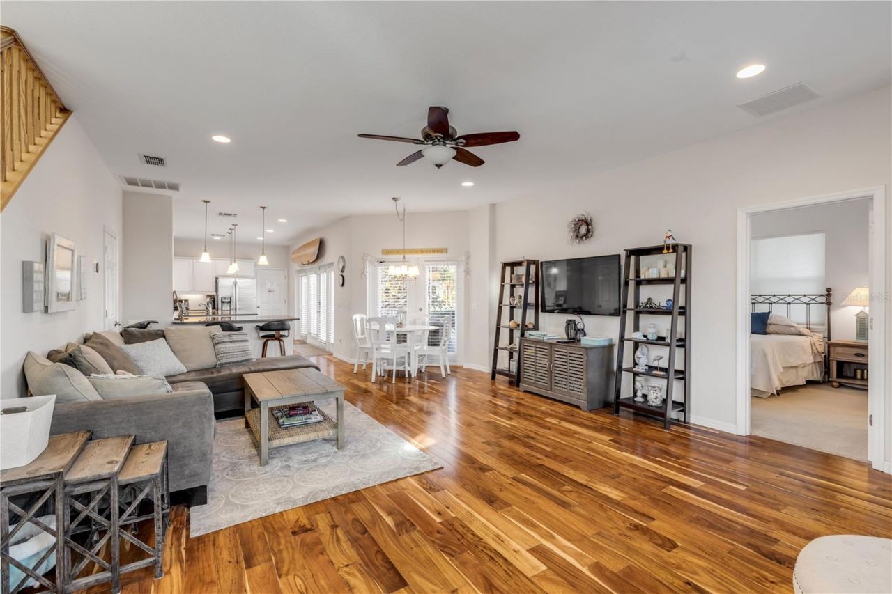 201 S Cooper Street, New Smyrna Beach, FL 32169 Photo