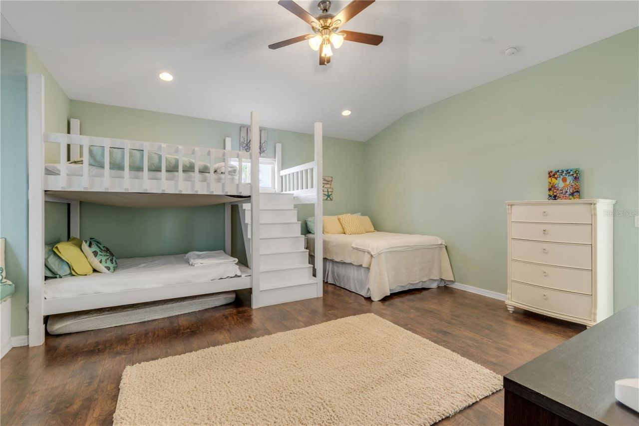 201 S Cooper Street, New Smyrna Beach, FL 32169 Photo