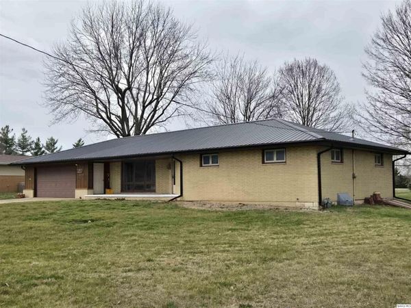 3 Lynn Rose Heights, Mt. Sterling, IL 62353