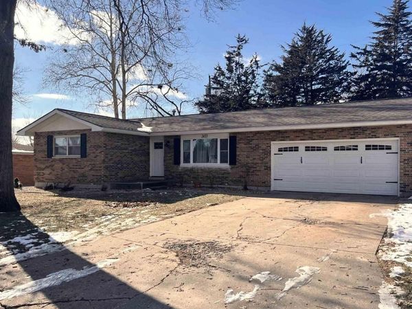 2433 Cedar Creek CT, Quincy, IL 62305