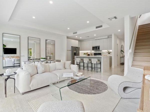 1567 NW 94TH Way, Unit 10, Coral Springs, FL 33071