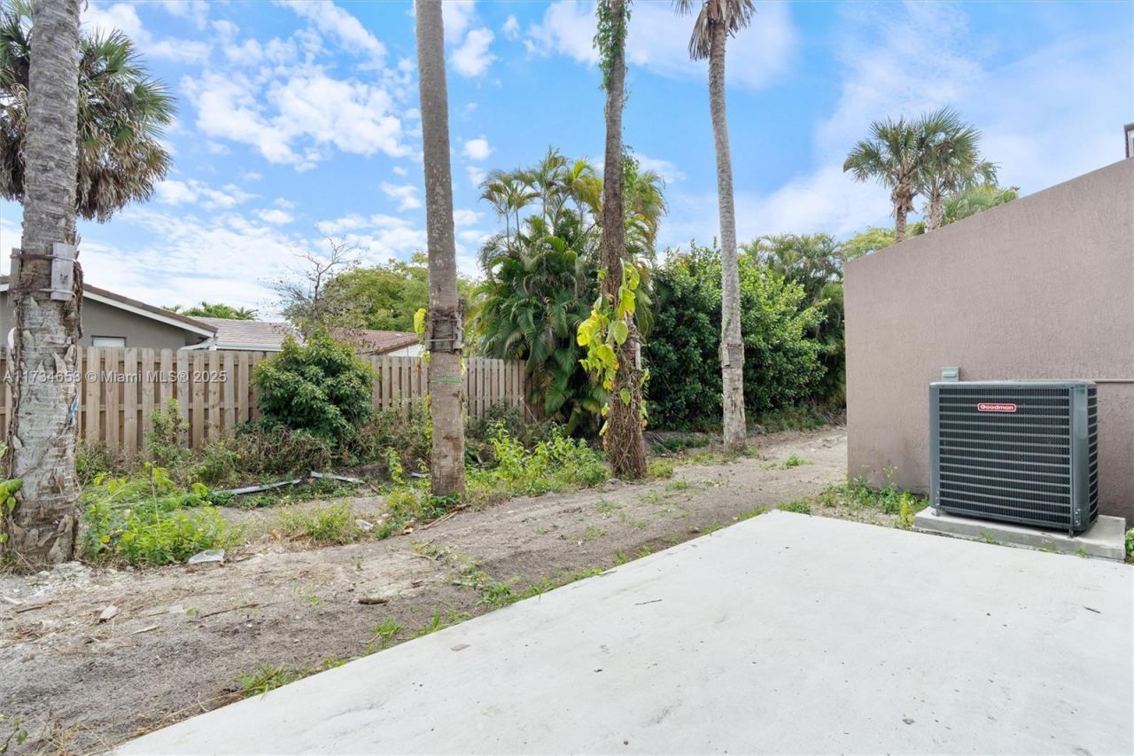 1567 NW 94th Way, Unit 10, Coral Springs, FL 33071 Photo