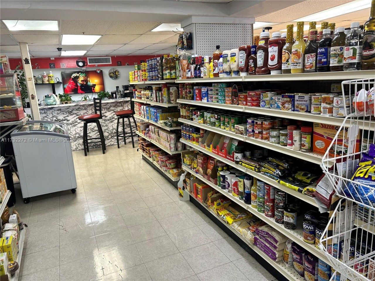 7601 E Treasure Dr, Unit CU-18, North Bay Village, FL 33141 Photo